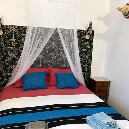 Les Roches Guest house Corme-Royal